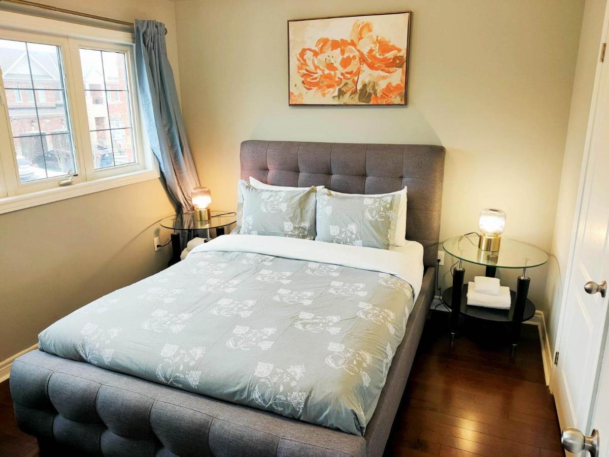Affordable Room With Free Parking In Newmarket On 外观 照片