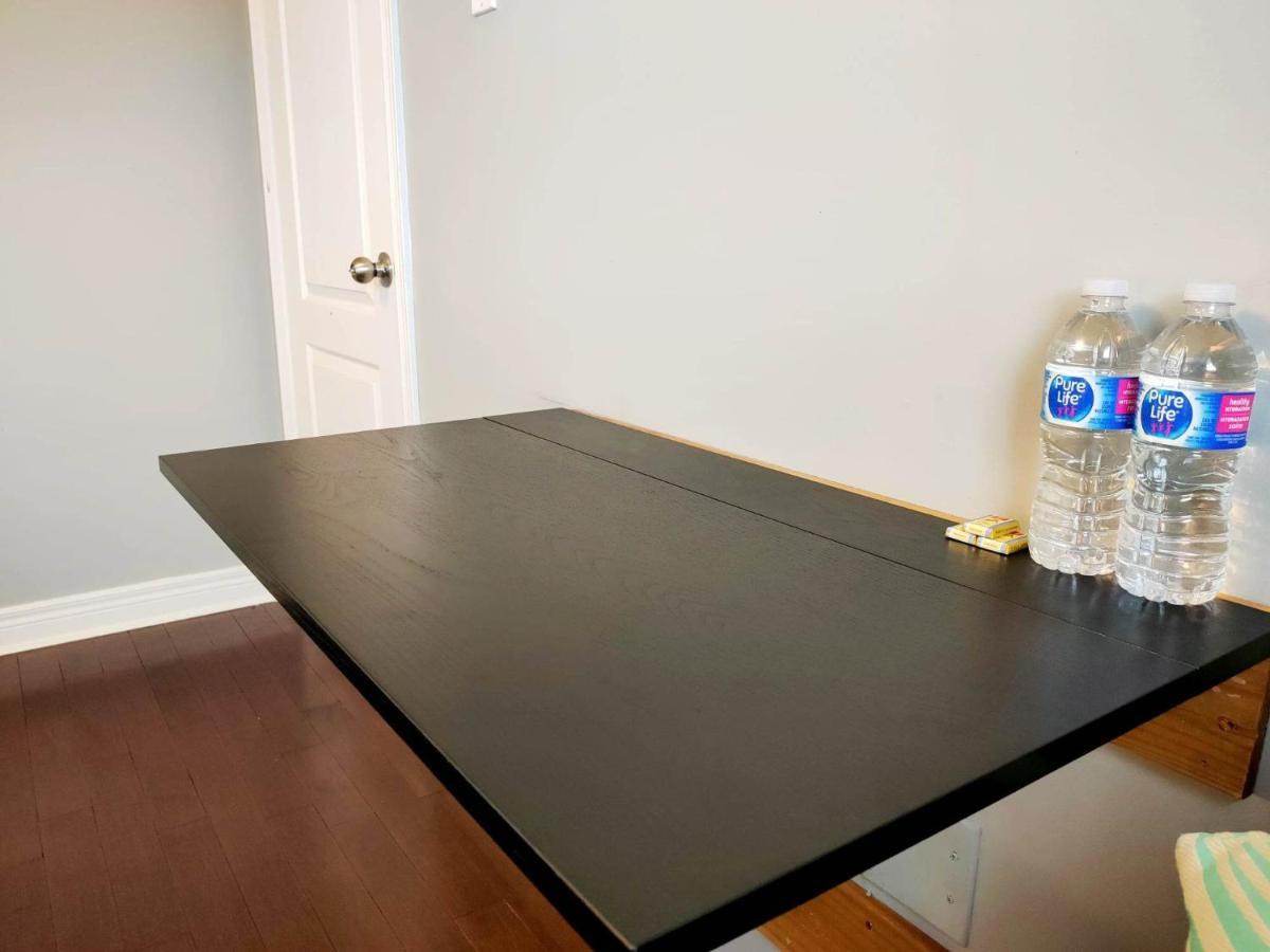 Affordable Room With Free Parking In Newmarket On 外观 照片