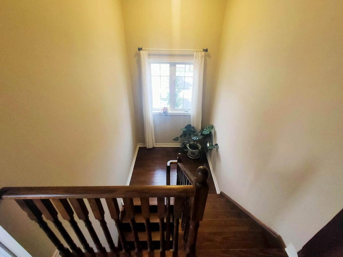 Affordable Room With Free Parking In Newmarket On 外观 照片