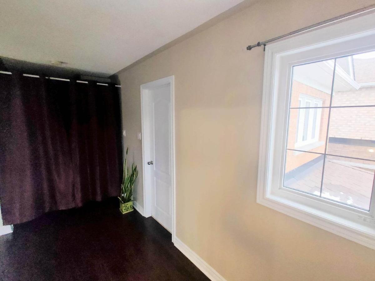 Affordable Room With Free Parking In Newmarket On 外观 照片
