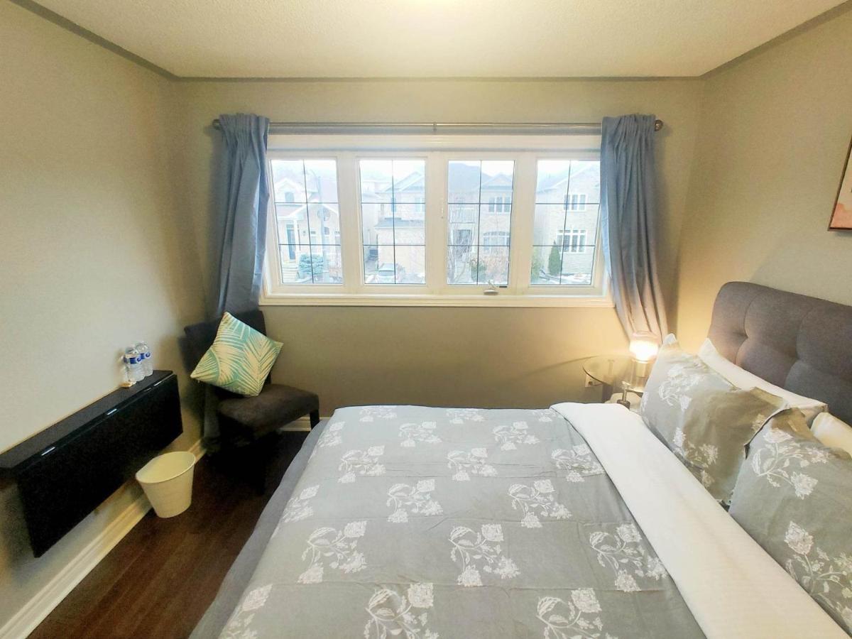 Affordable Room With Free Parking In Newmarket On 外观 照片