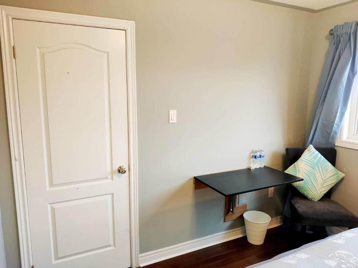 Affordable Room With Free Parking In Newmarket On 外观 照片