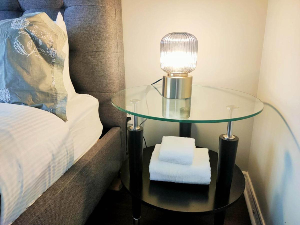 Affordable Room With Free Parking In Newmarket On 外观 照片