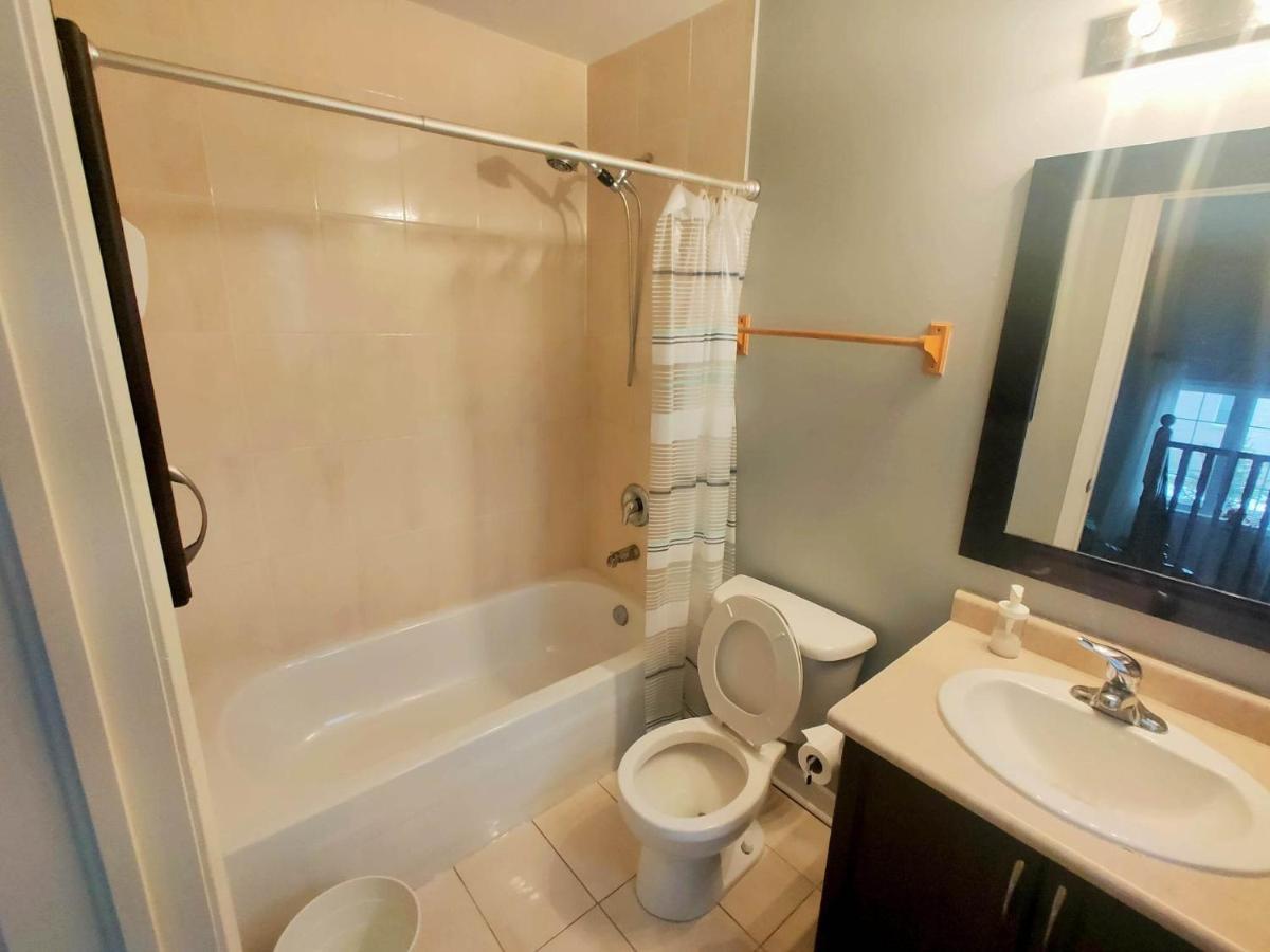 Affordable Room With Free Parking In Newmarket On 外观 照片