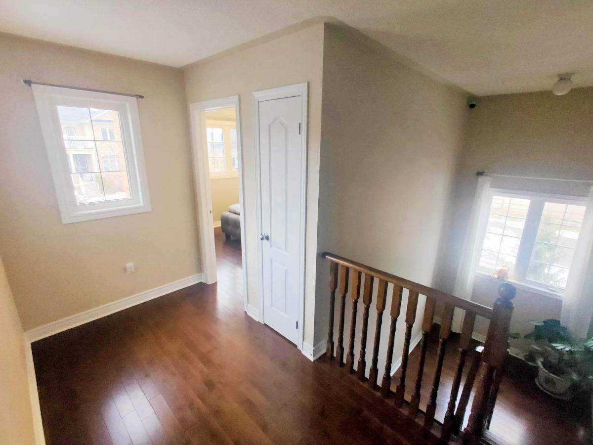 Affordable Room With Free Parking In Newmarket On 外观 照片