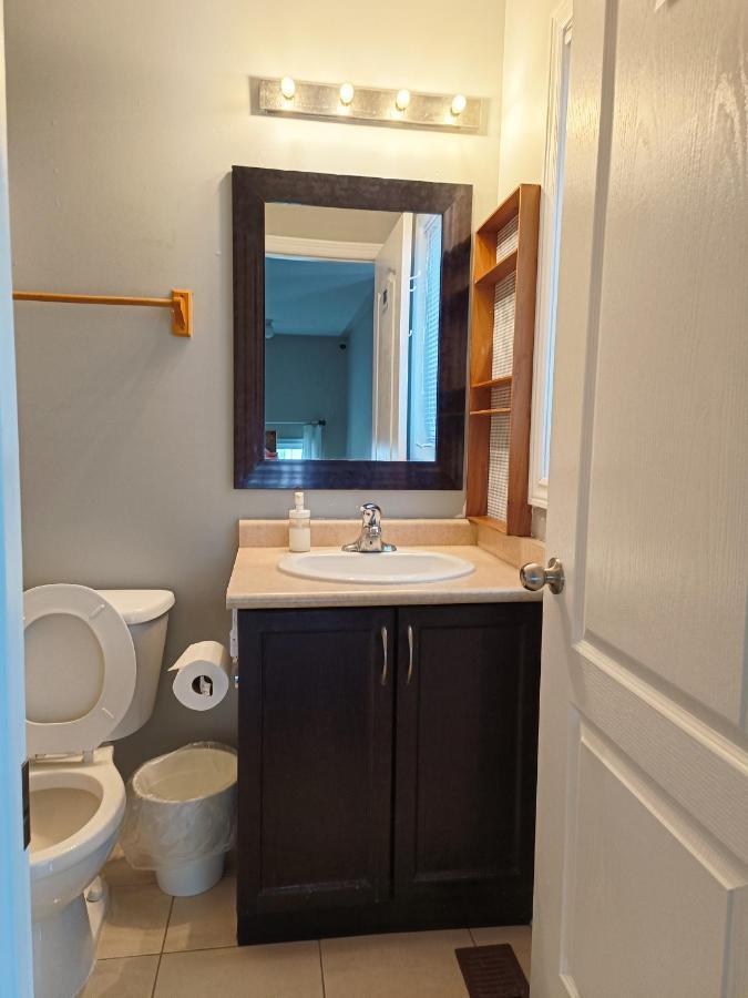 Affordable Room With Free Parking In Newmarket On 外观 照片
