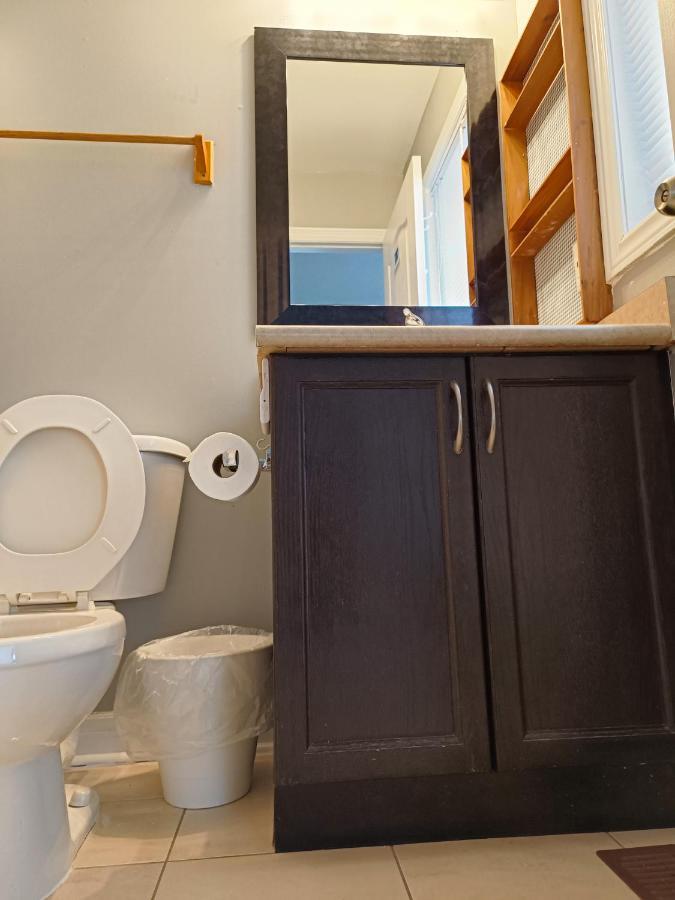 Affordable Room With Free Parking In Newmarket On 外观 照片