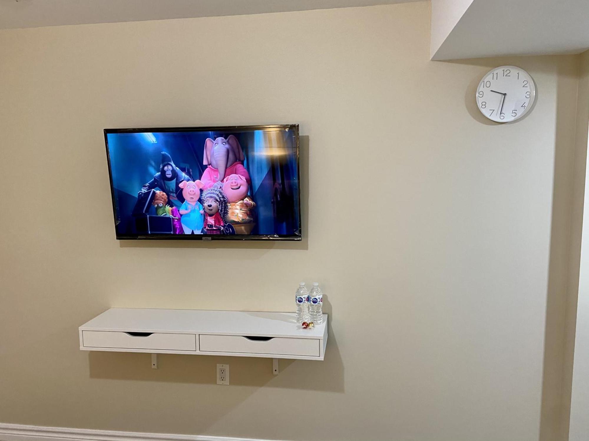 Affordable Room With Free Parking In Newmarket On 外观 照片