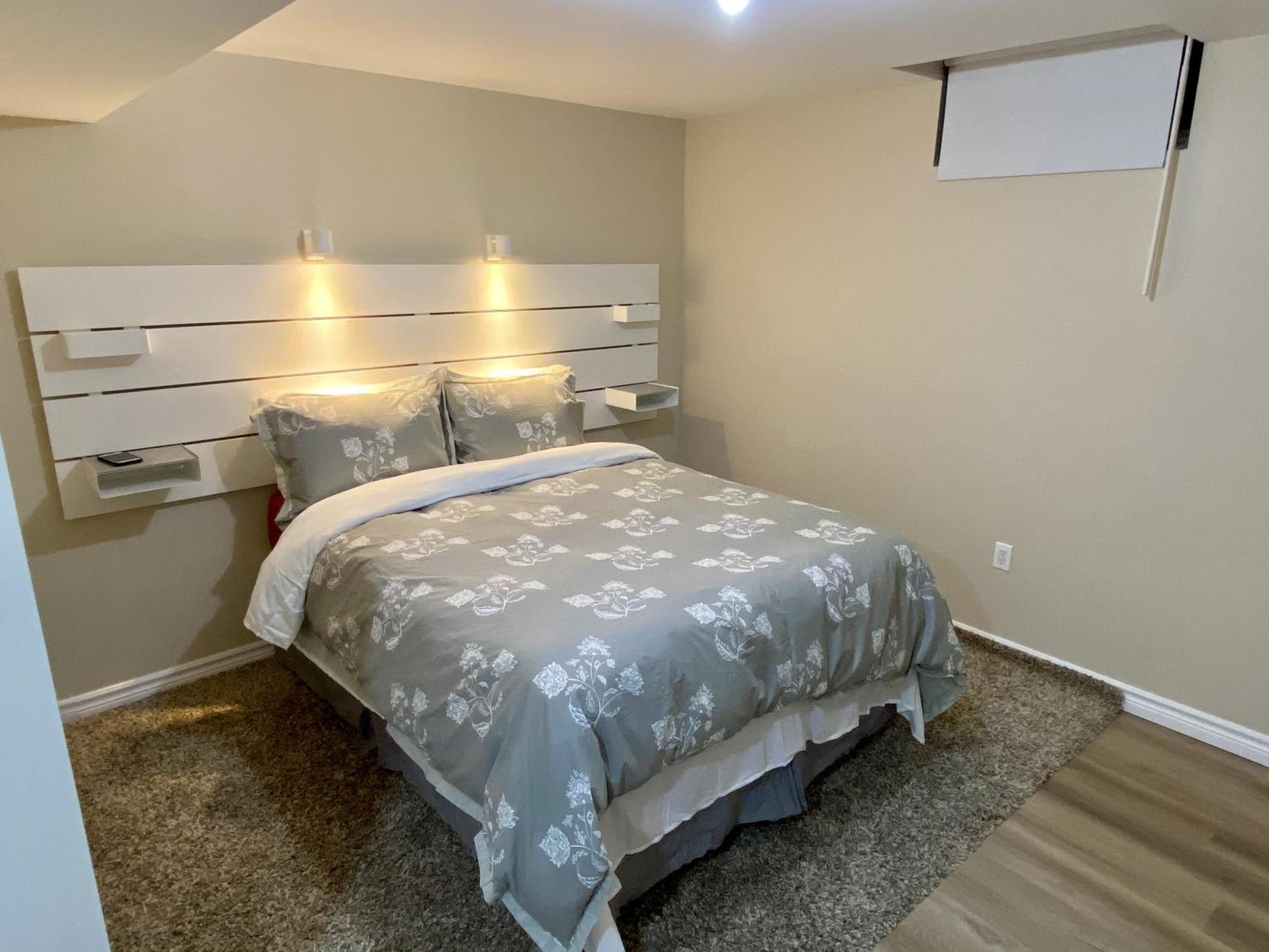 Affordable Room With Free Parking In Newmarket On 外观 照片
